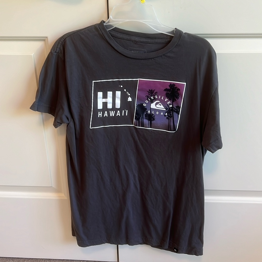 Quiksilver Men’s Tshirt, size medium.